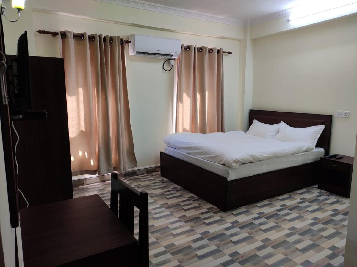 Pashupati View Hotel Катманду Экстерьер фото