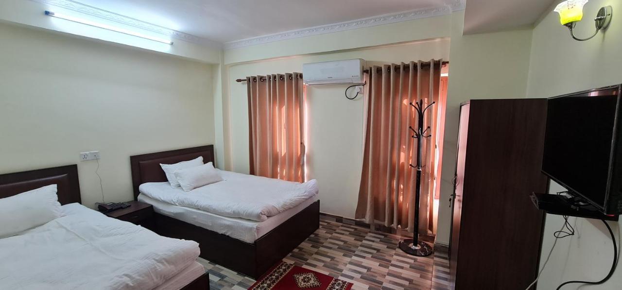 Pashupati View Hotel Катманду Экстерьер фото